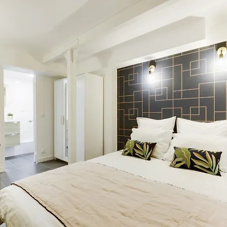 Charming Duplex Near Montmartre דירה *